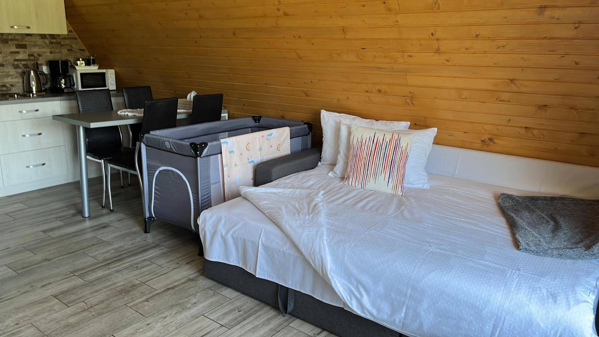 Casutele De Sub Padure Hotel Avrig Luaran gambar